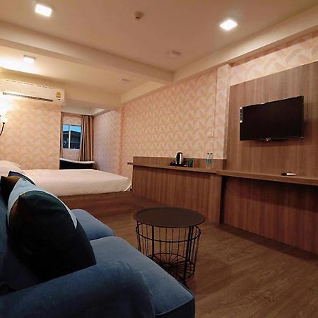 R 17 Living Hotel Bangkok Dış mekan fotoğraf