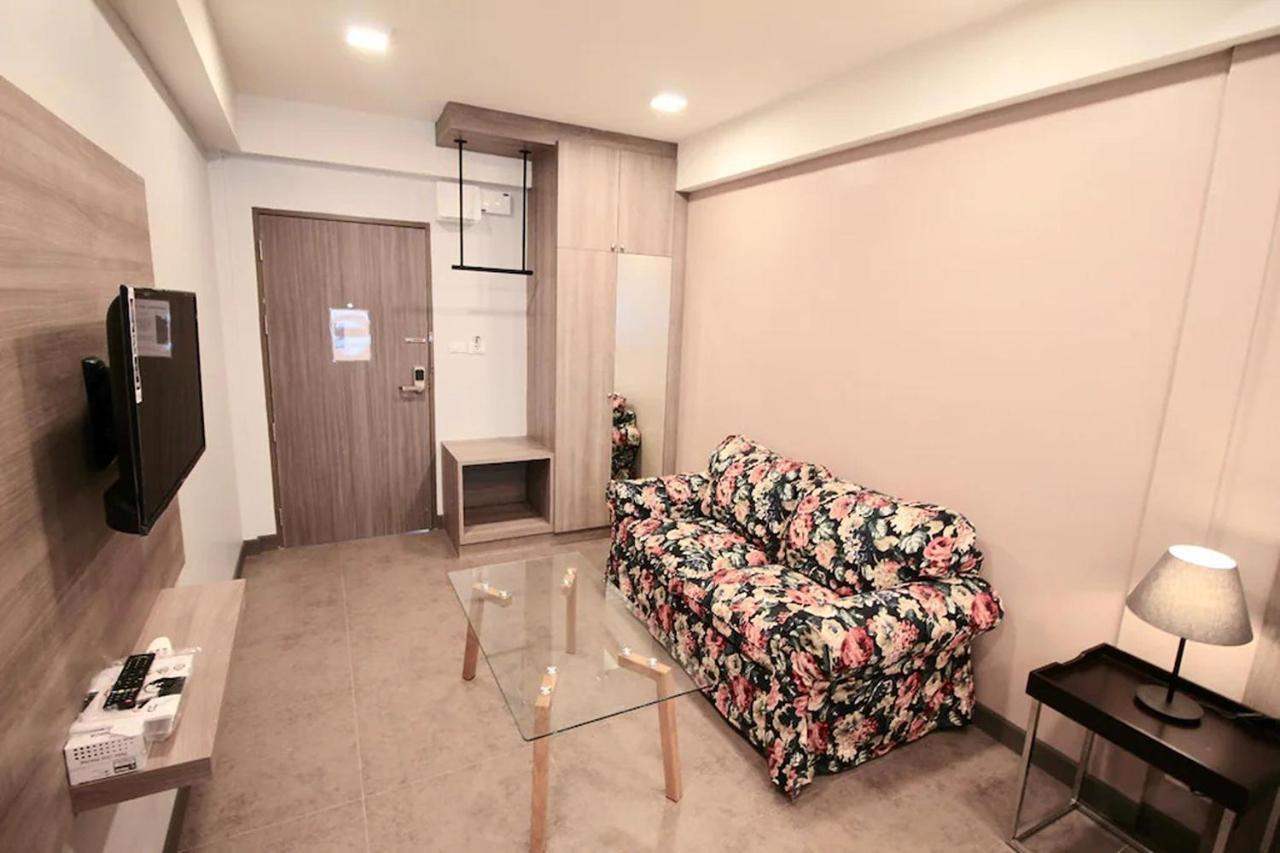 R 17 Living Hotel Bangkok Dış mekan fotoğraf