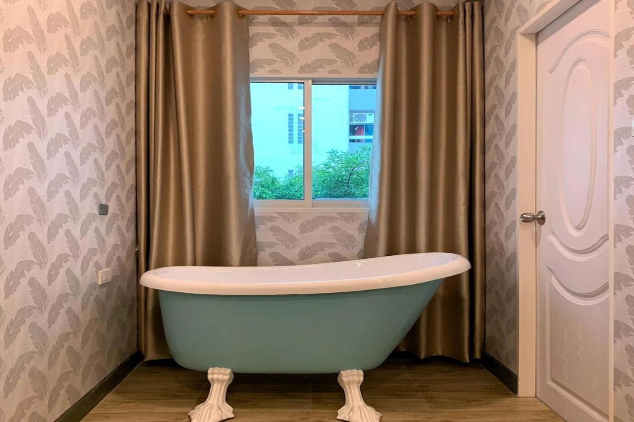 R 17 Living Hotel Bangkok Dış mekan fotoğraf