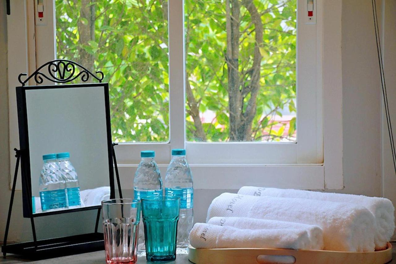 R 17 Living Hotel Bangkok Dış mekan fotoğraf