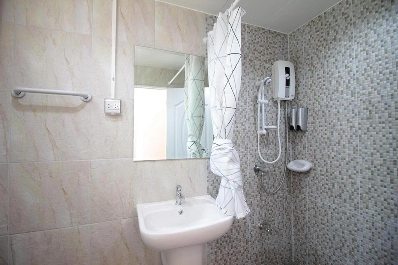 R 17 Living Hotel Bangkok Dış mekan fotoğraf