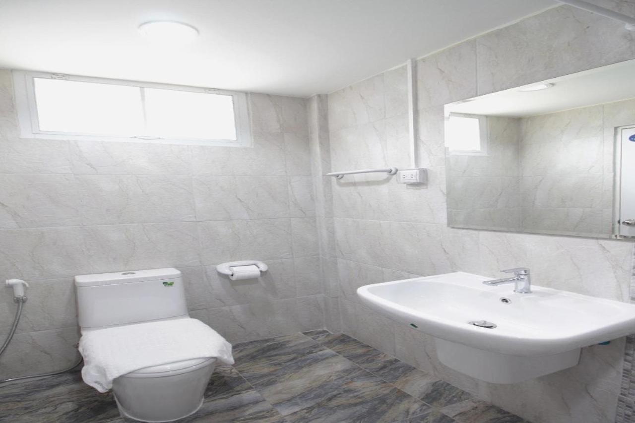 R 17 Living Hotel Bangkok Dış mekan fotoğraf