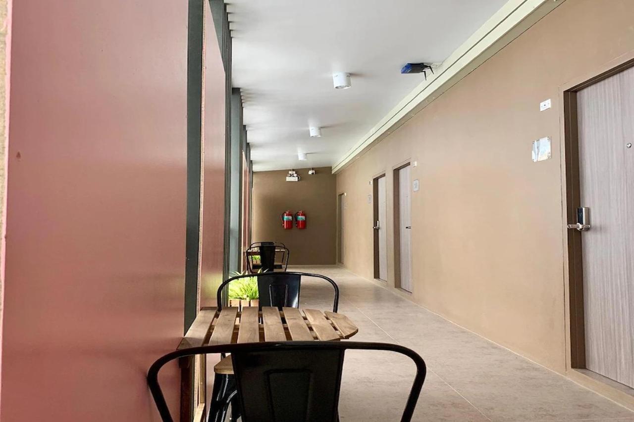R 17 Living Hotel Bangkok Dış mekan fotoğraf